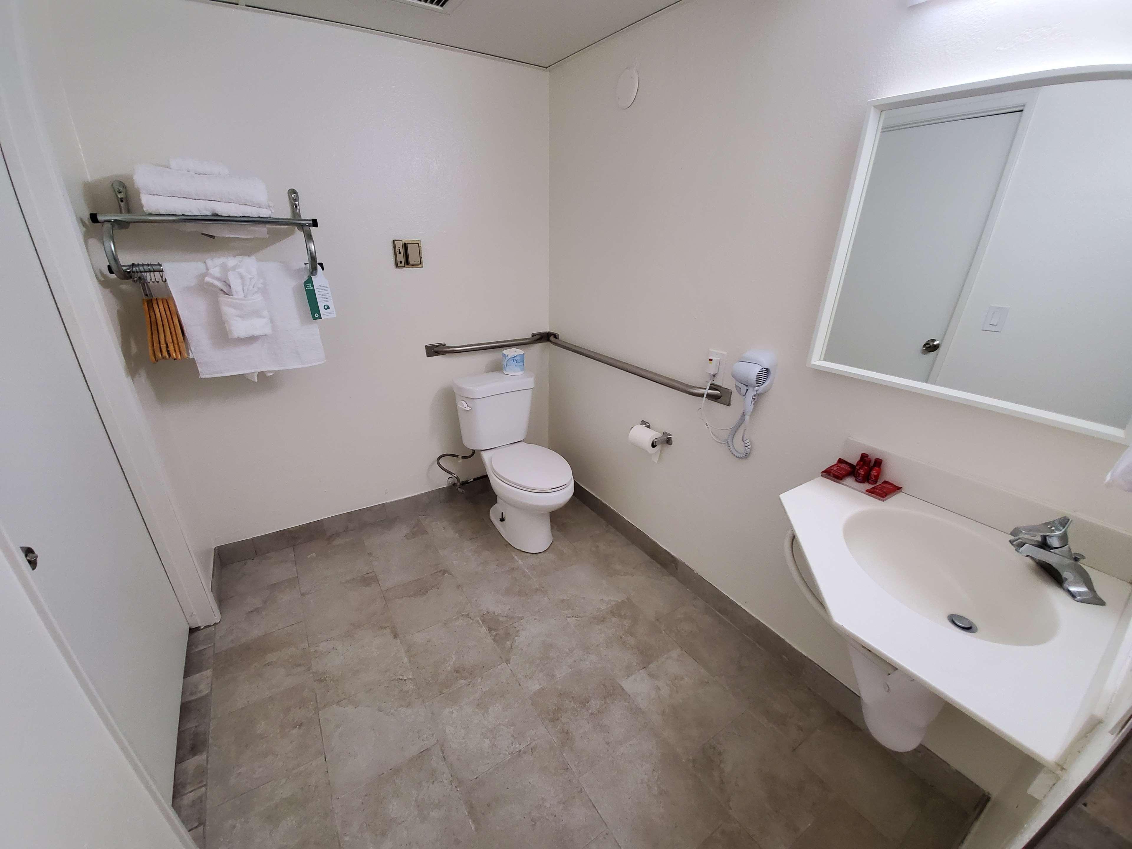 Econo Lodge I-5 At Rt 58 Buttonwillow Room photo