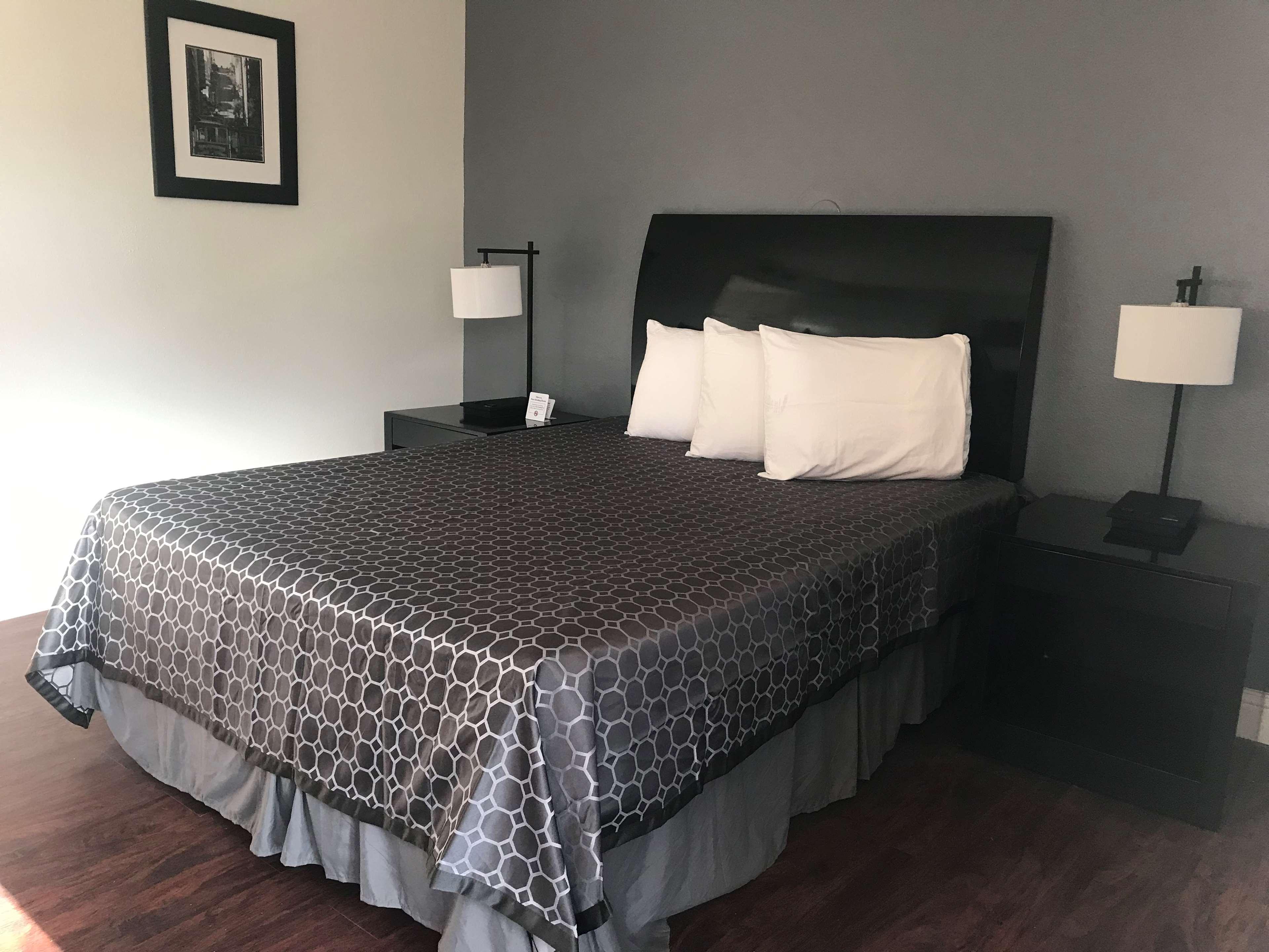 Econo Lodge I-5 At Rt 58 Buttonwillow Room photo